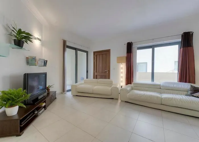 Apartament With Shared Pool *
